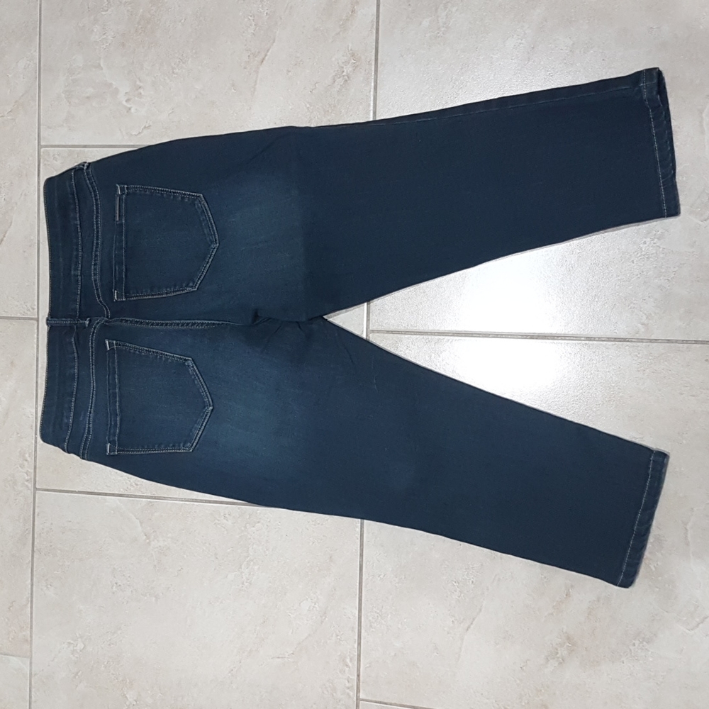 Jean Capri - Picture 4 of 5
